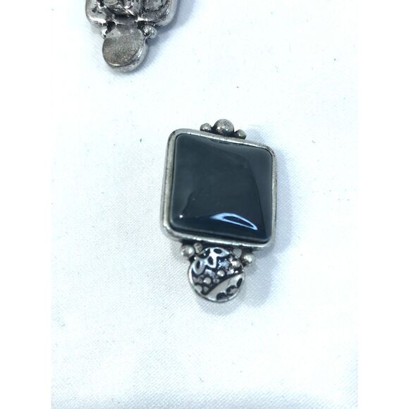 Vintage clip on earrings, dark green gray, square 1 inch - Picture 6 of 13